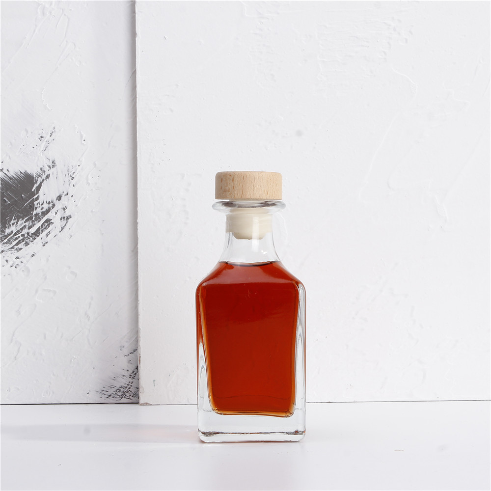 Customized Clear 150ml Aromatherapy Square Diffuser Glass Bottle With Cork Lid