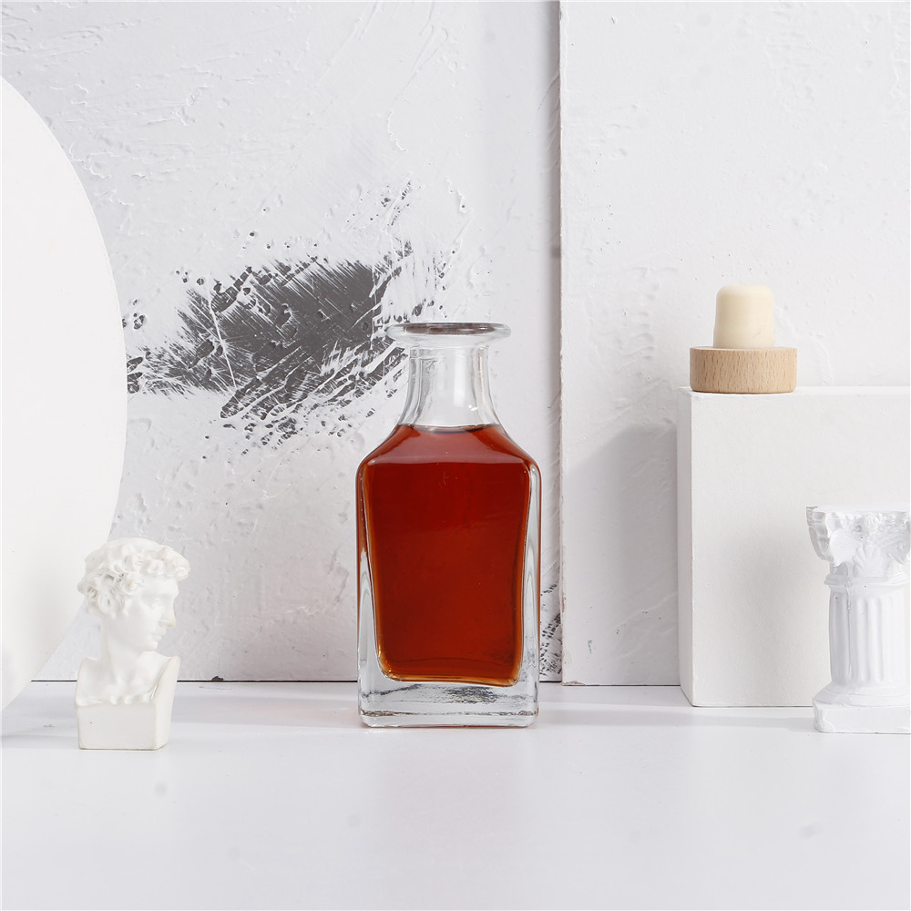 Customized Clear 150ml Aromatherapy Square Diffuser Glass Bottle With Cork Lid