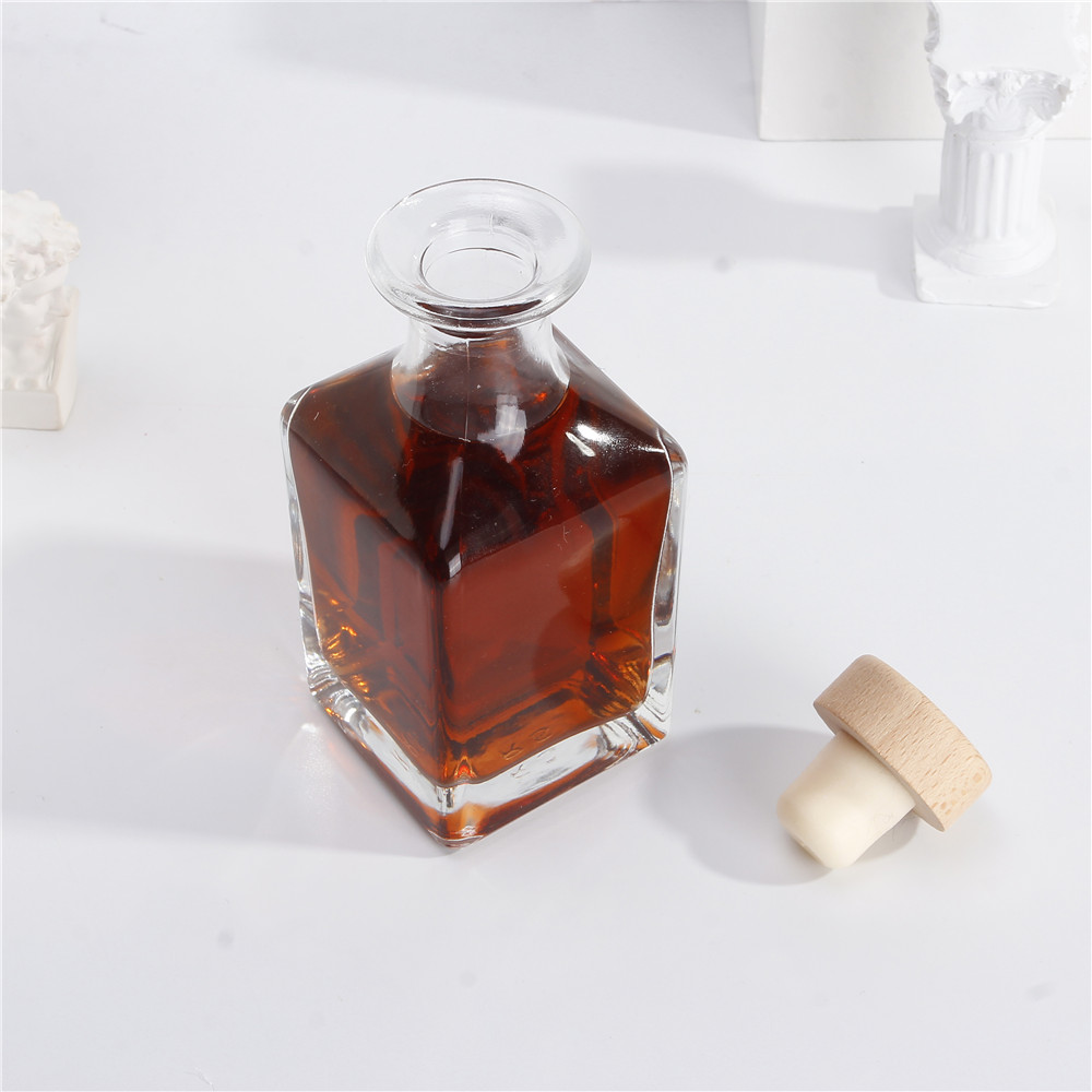 Customized Clear 150ml Aromatherapy Square Diffuser Glass Bottle With Cork Lid