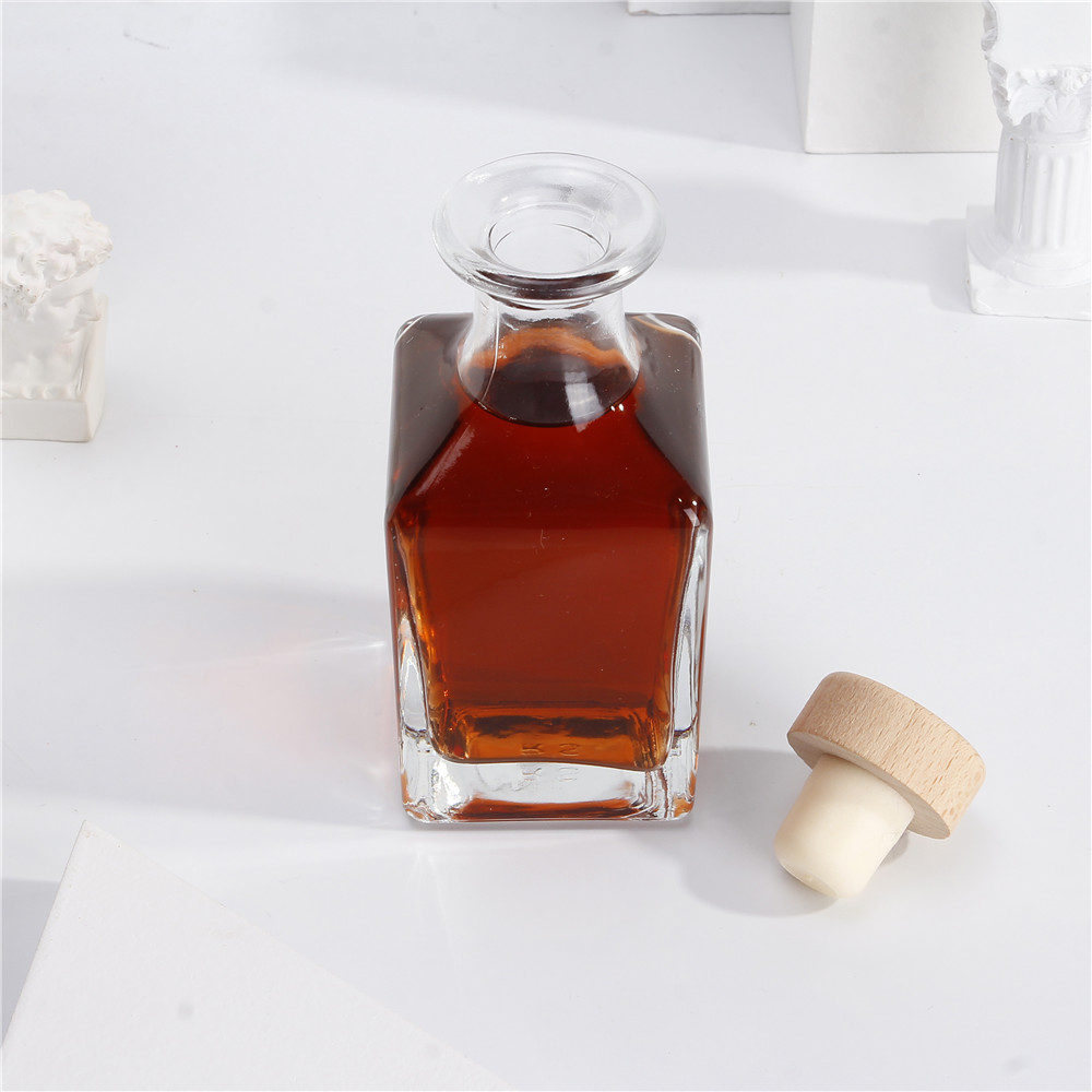 Customized Clear 150ml Aromatherapy Square Diffuser Glass Bottle With Cork Lid