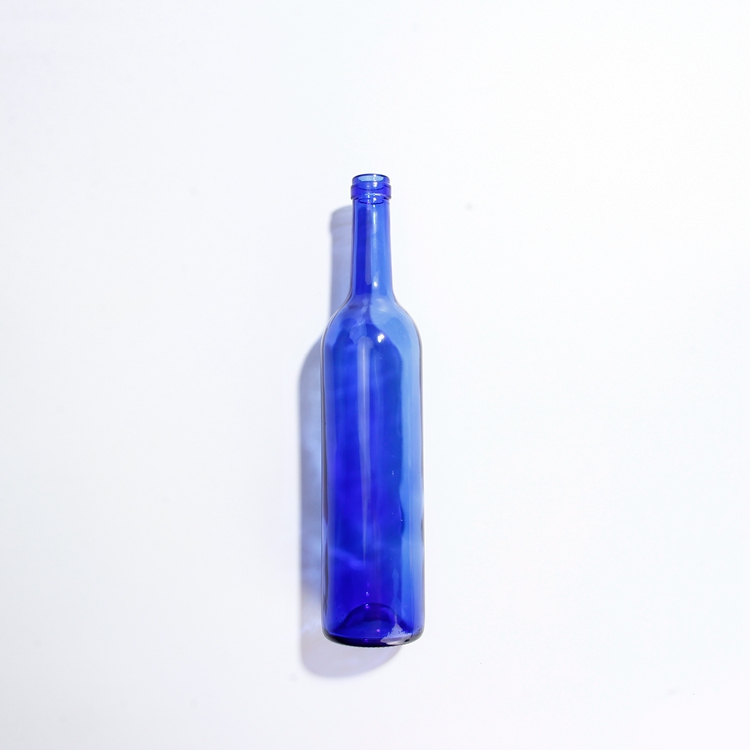 Customized Clear Blue 750ml Vodka Empty Glass Whisky Vodka Liquor Bottle Mini bottles Glass With Clear stopper