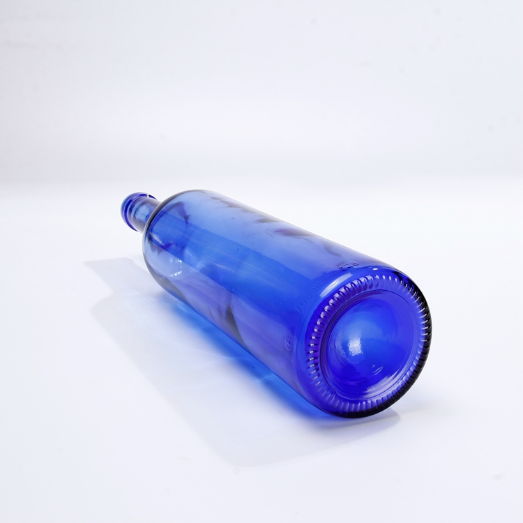 Customized Clear Blue 750ml Vodka Empty Glass Whisky Vodka Liquor Bottle Mini bottles Glass With Clear stopper