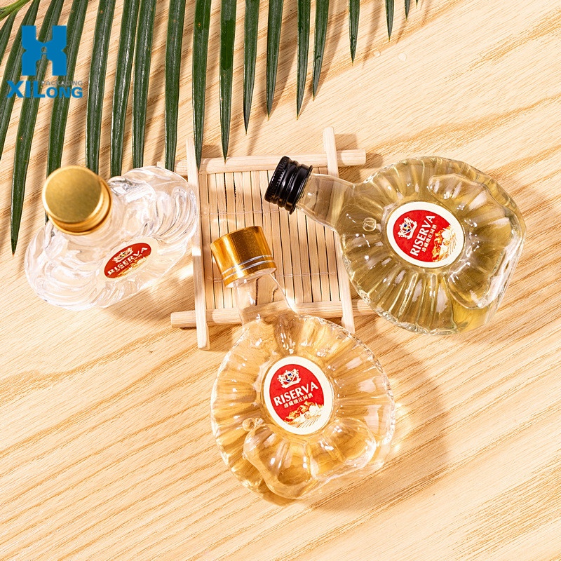 Customized Empty 650ml 750ml Clear Glass Rum Gin Vodka Whiskey Liquor Glass Bottle With Cork