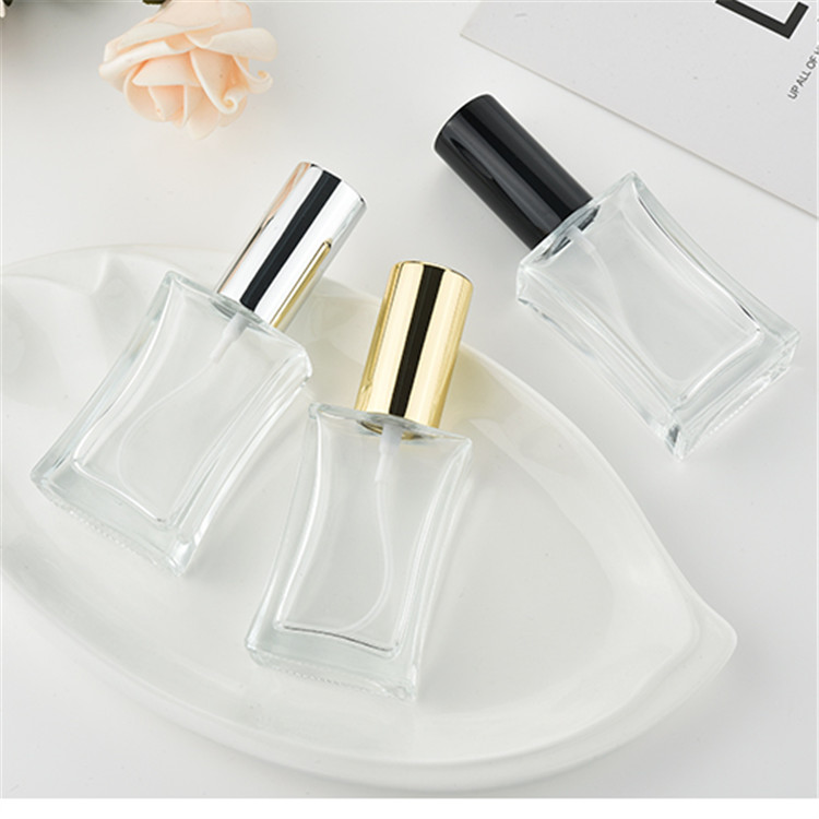 Customized Gradient Shape Wholesales Clear Empty Glass Perfume Bottle With Atomizer