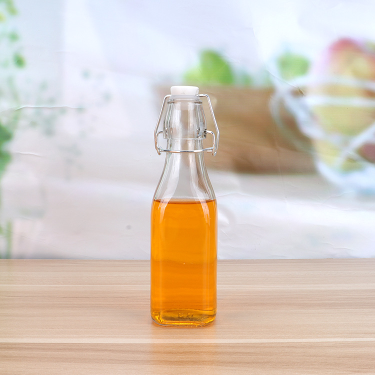 Customized Premium Quality Different Size Sealed Beverage Glass Storage Bottles with Clip Top