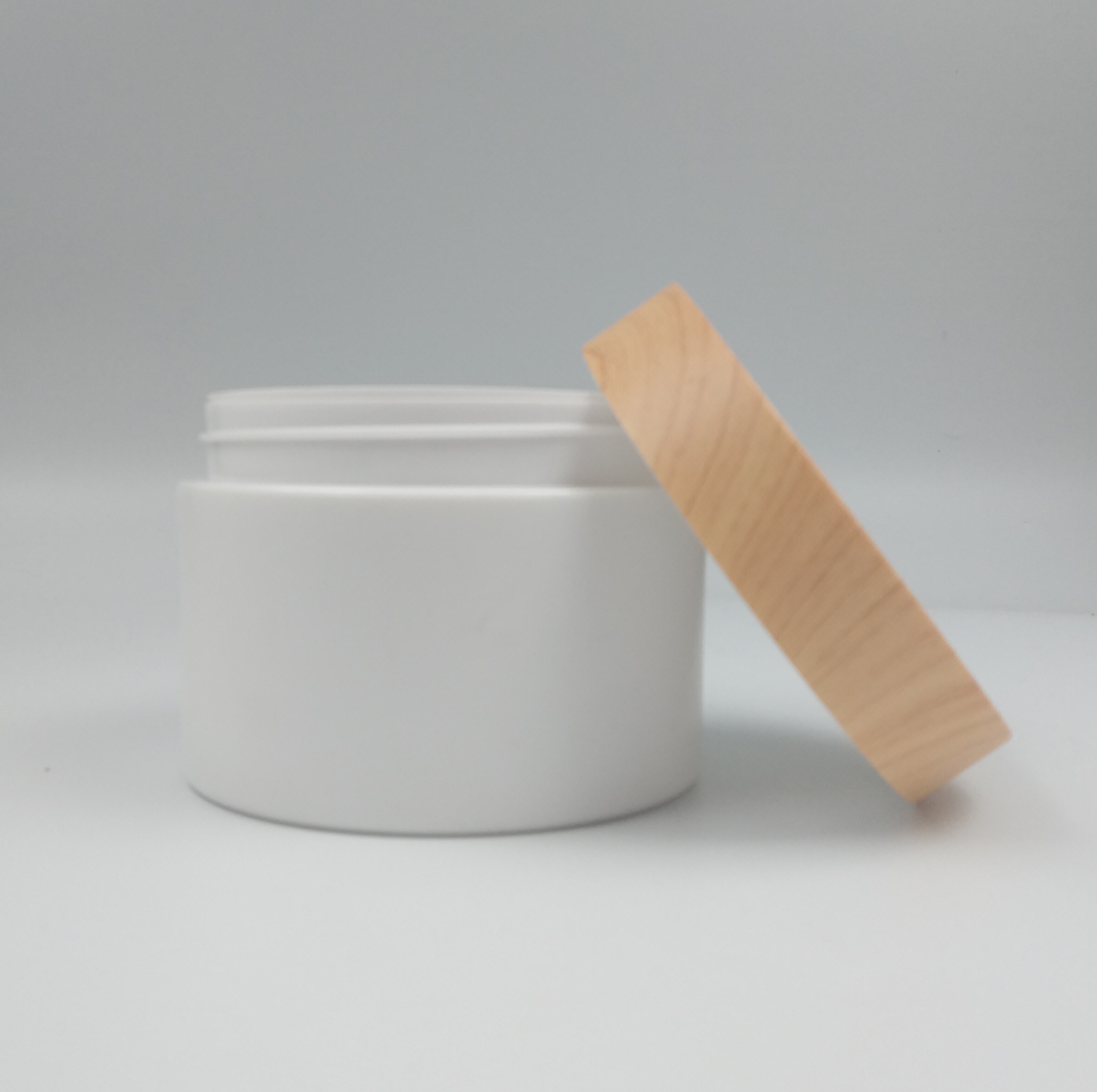 Customized color round shape 10g 20g 50g 100g 150g 200g 250g heavy wall skin care cream jar with gasket