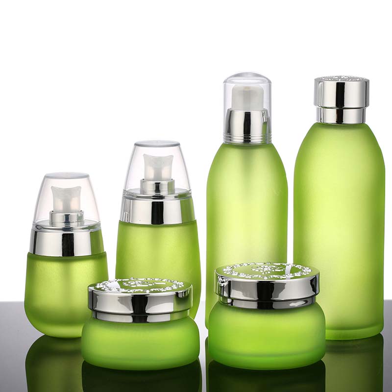 Customized empty cosmetics face cream glass jars with silver gold cap