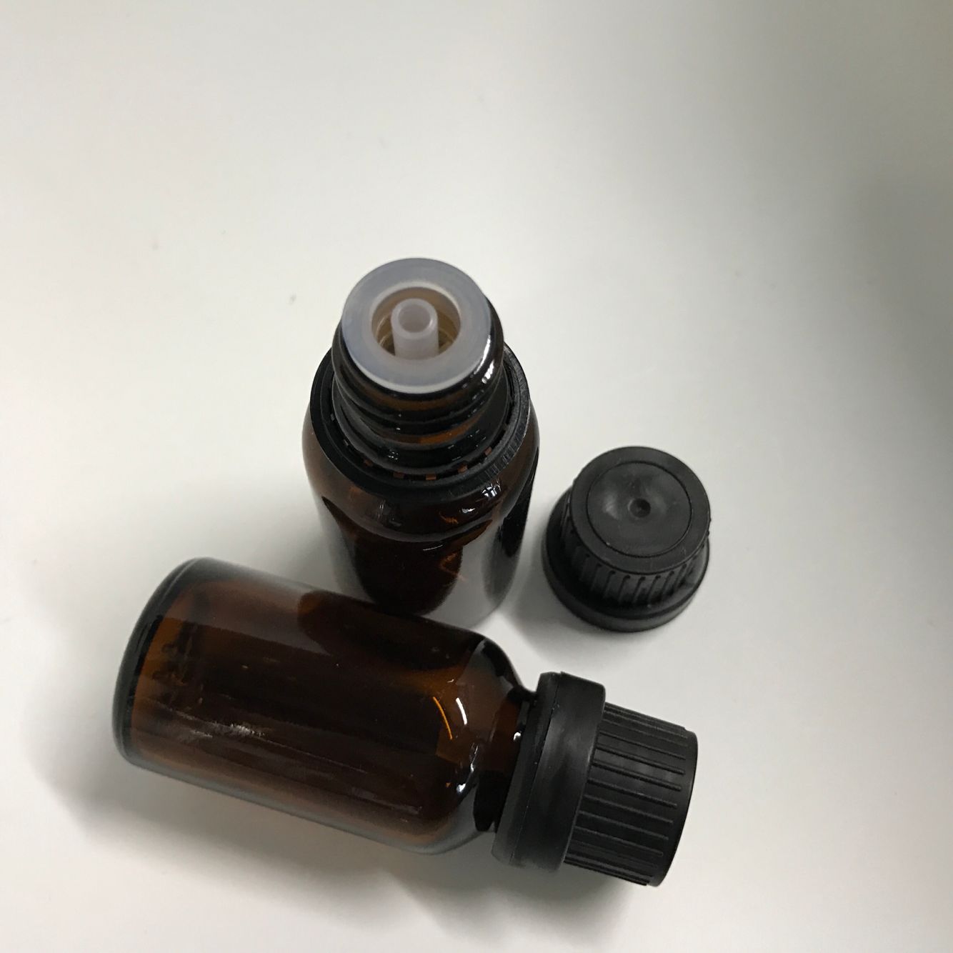 DIN 18mm Brown 15ml European Dropper glass bottles with black screw cap for Cosmetic Packaging