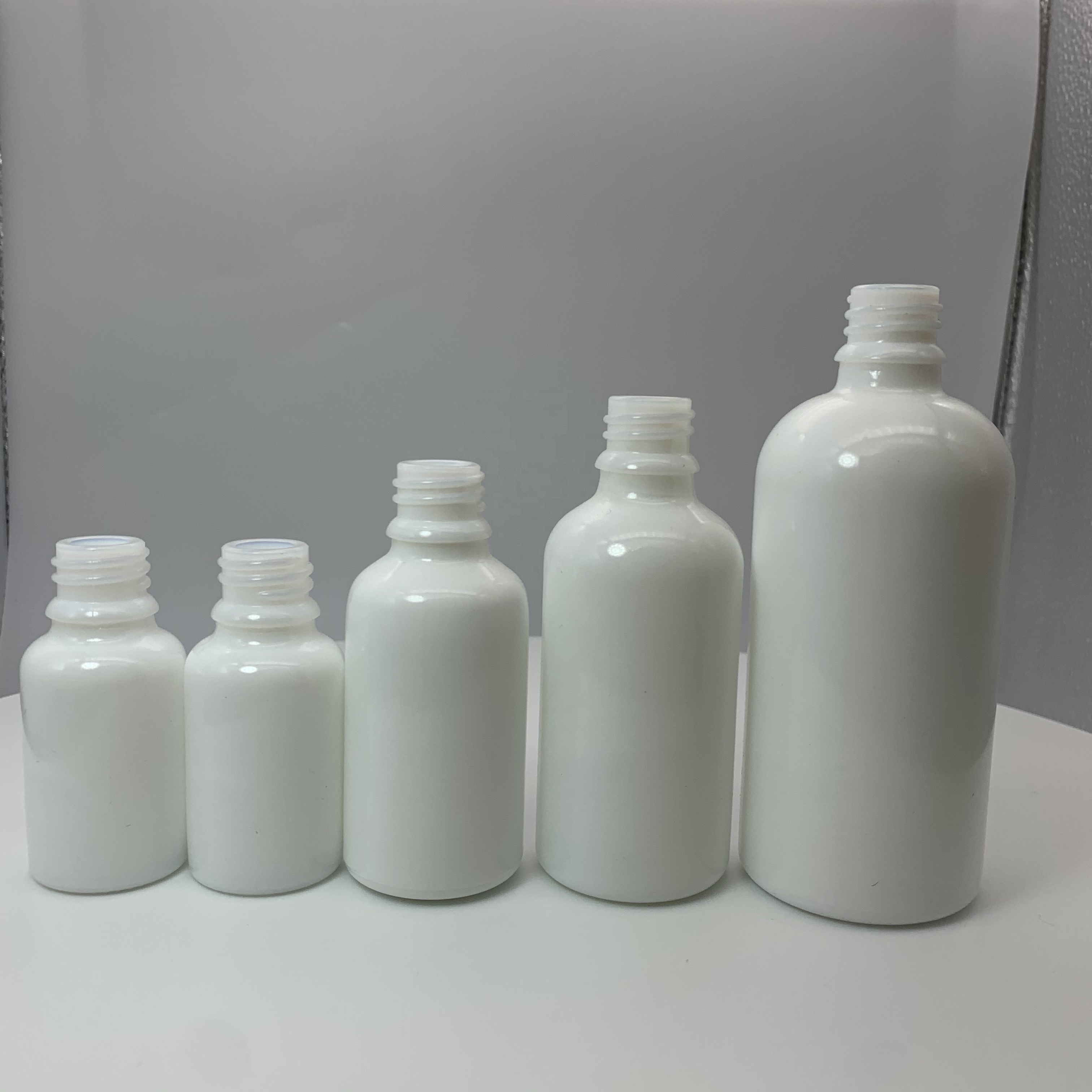 DIN18 opal white porcelain essential oil glass bottle with glass dropper