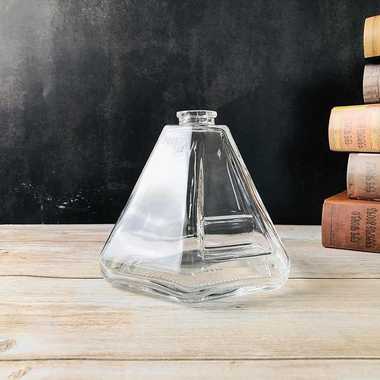 Different Capacity Unique Shaped 1000 ml Glass Bottle With Cork