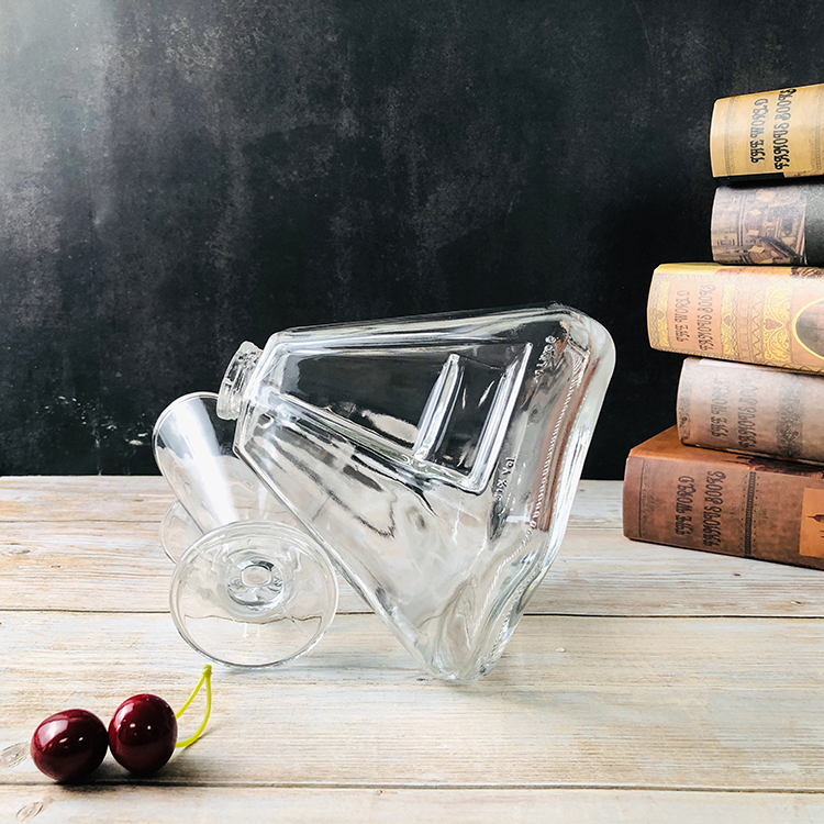 Different Capacity Unique Shaped 1000 ml Glass Bottle With Cork