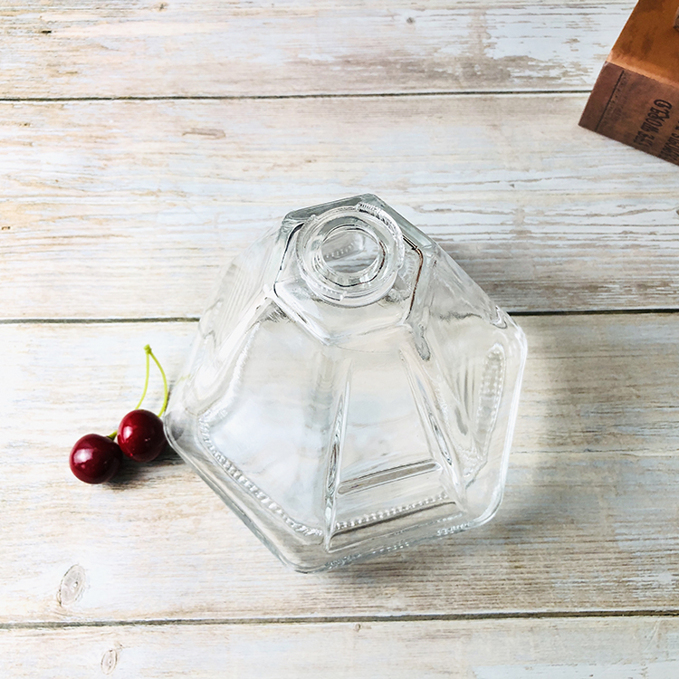 Different Capacity Unique Shaped 1000 ml Glass Bottle With Cork