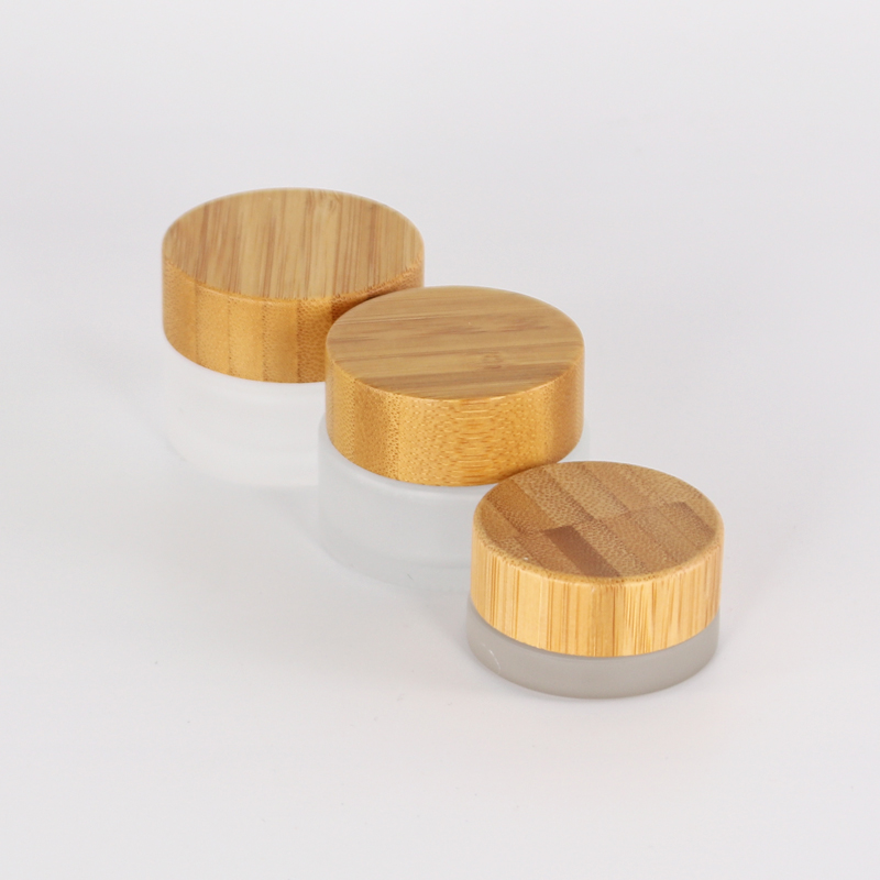 Different size eco friendly cosmetic cream glass jar covered with bamboo wooden lid