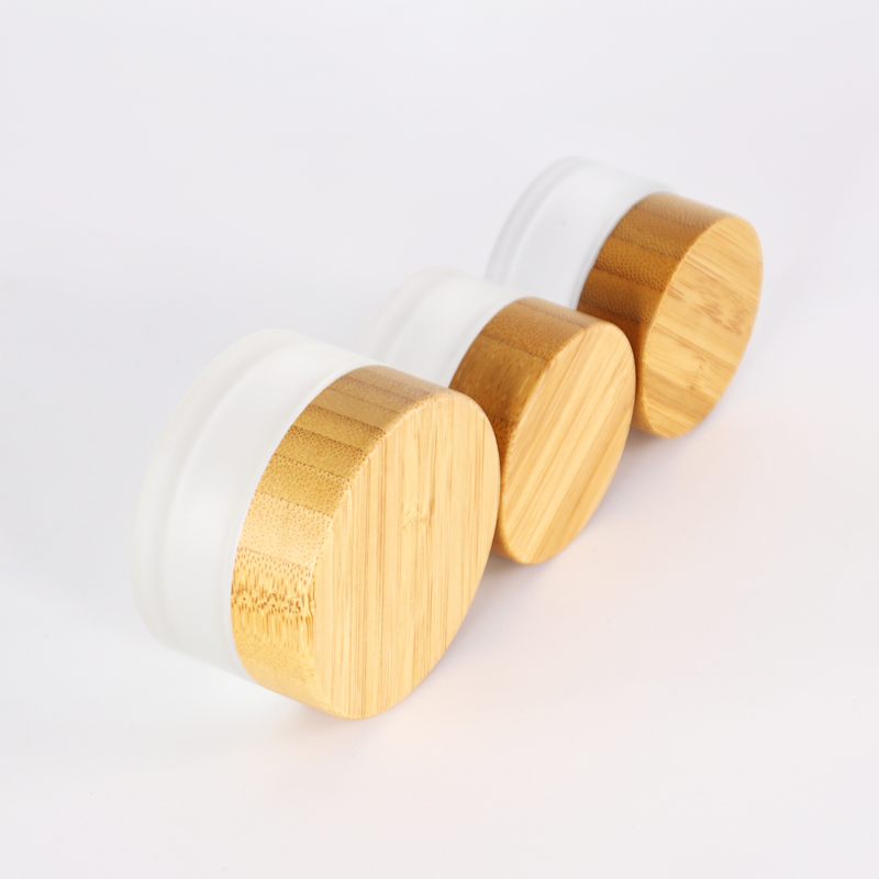 Different size eco friendly cosmetic cream glass jar covered with bamboo wooden lid
