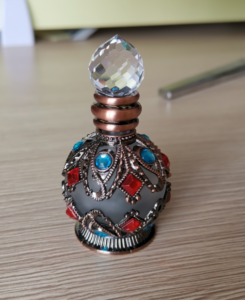 Dubai Arabian Style Grosir Botol Parfum Unik 30ml Empty Fancy Perfume Bottle with Crystal Cap