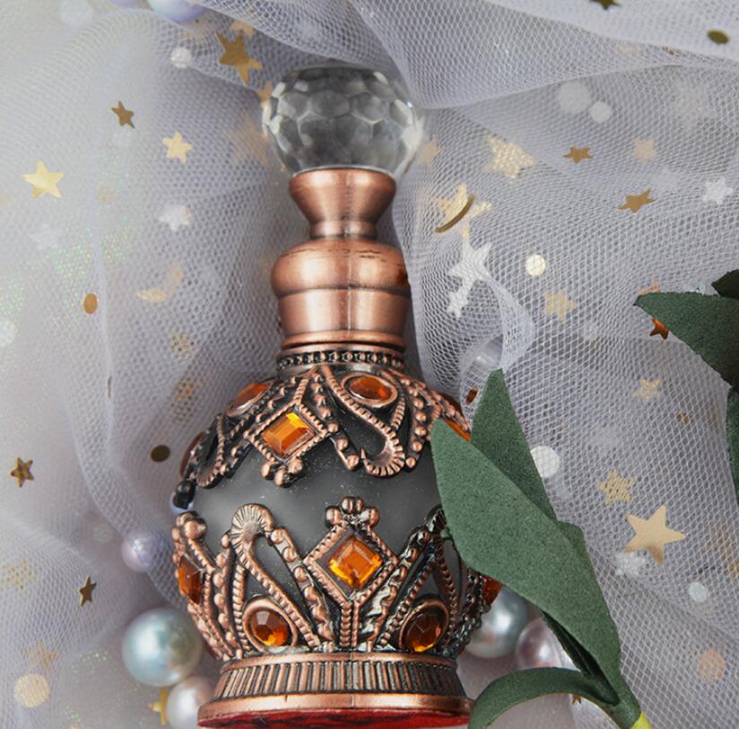Dubai Arabian Style Grosir Botol Parfum Unik 30ml Empty Fancy Perfume Bottle with Crystal Cap