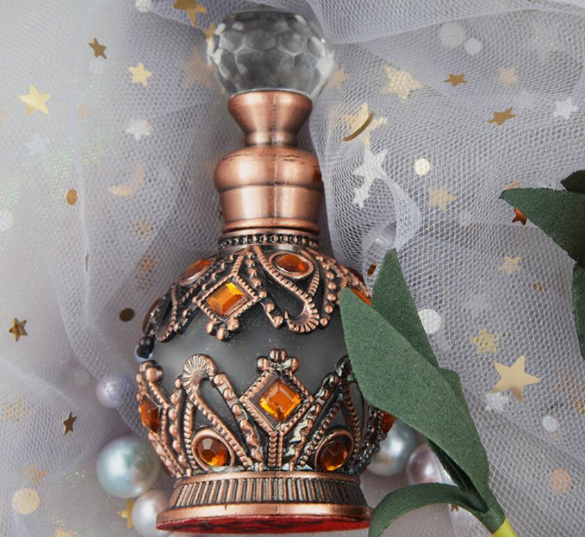 Dubai Arabian Style Grosir Botol Parfum Unik 30ml Empty Fancy Perfume Bottle with Crystal Cap