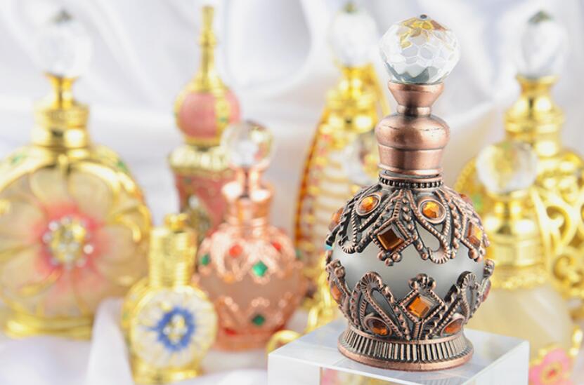 Dubai Arabian Style Grosir Botol Parfum Unik 30ml Empty Fancy Perfume Bottle with Crystal Cap