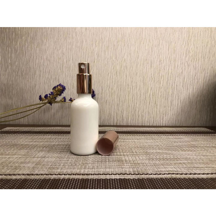 Eco-Friendly Custom Logo Circle Continuous Spray Bottle Fine Mist Spray Bottle Opal Glass Cosmetic Bottle