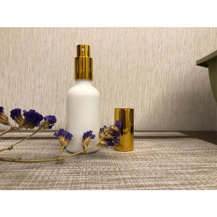 Eco-Friendly Custom Logo Circle Continuous Spray Bottle Fine Mist Spray Bottle Opal Glass Cosmetic Bottle