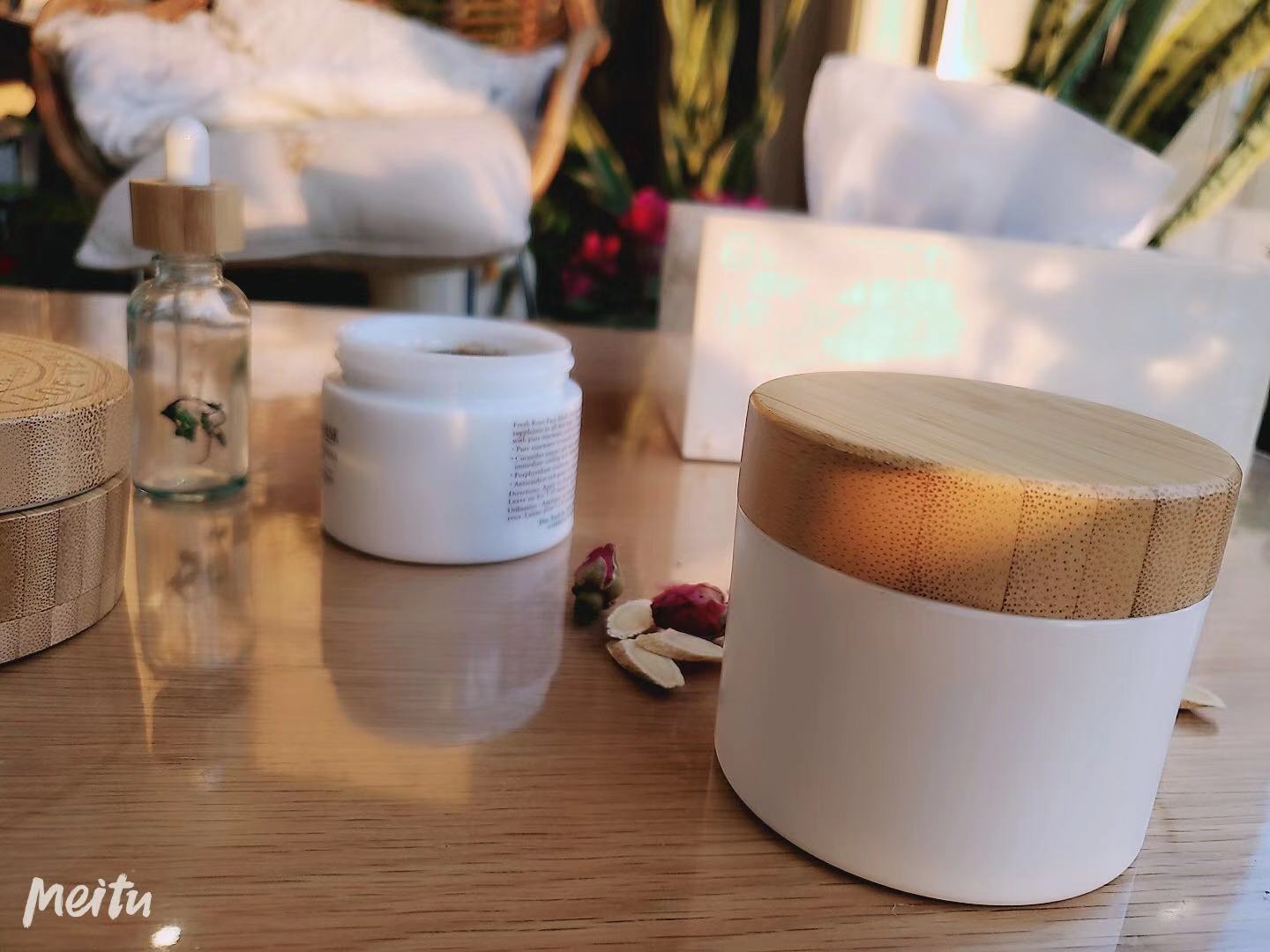 Eco-friendly cosmetic packaging glass jar with bamboo lid