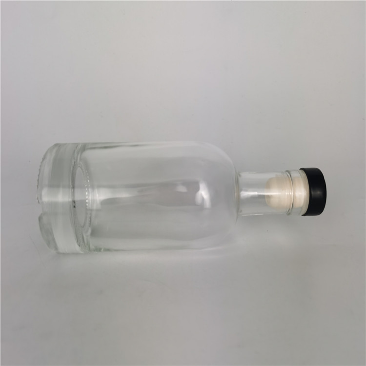 Empty 200ml 500ml 750ml super flint glass wine bottle for liquor vodka with cork stopper