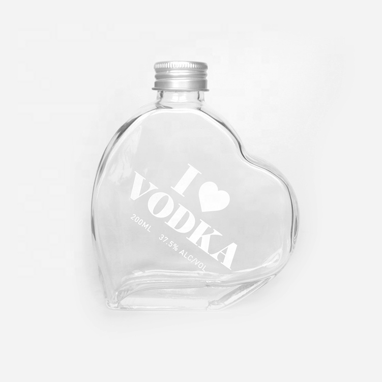 Empty 200ml Glass Beverage Bottle screw Lid heart shape vodka bottle Custom slogan Luxury liquor bottle