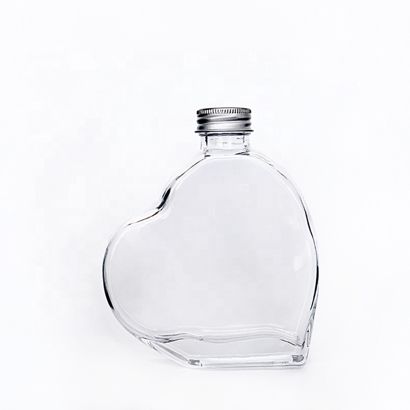 Empty 200ml Glass Beverage Bottle screw Lid heart shape vodka bottle Custom slogan Luxury liquor bottle