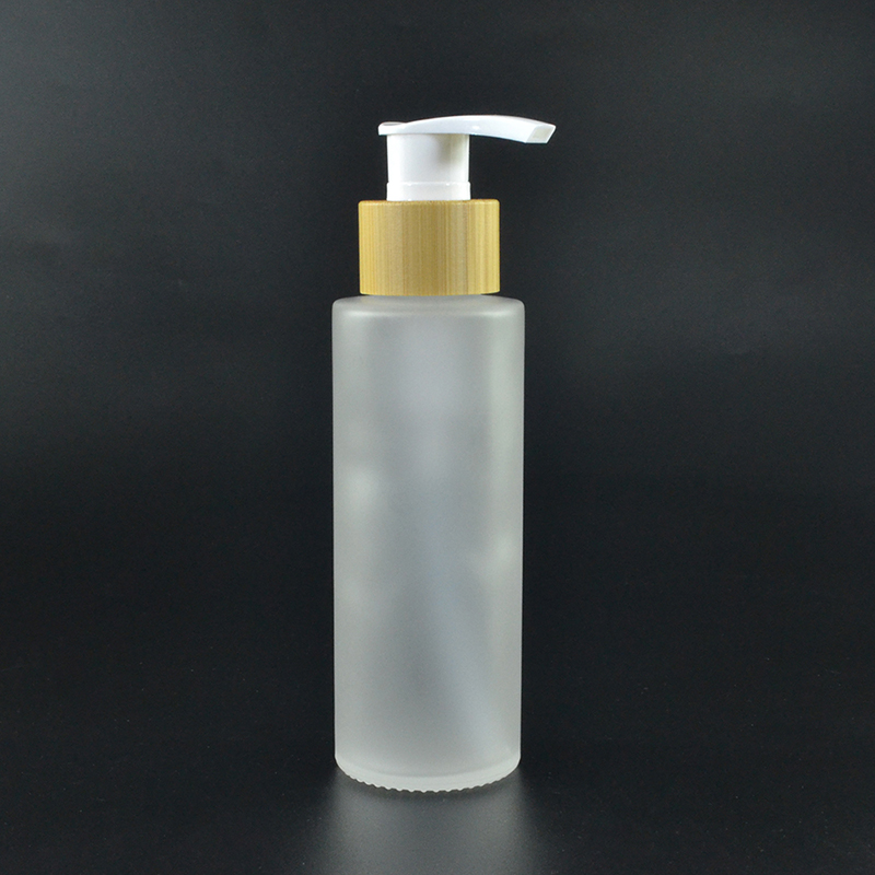 Empty 30ml 50ml 100ml 120ml 150ml clear frosted flat shoulder glass bottle with bamboo lotion pump cap