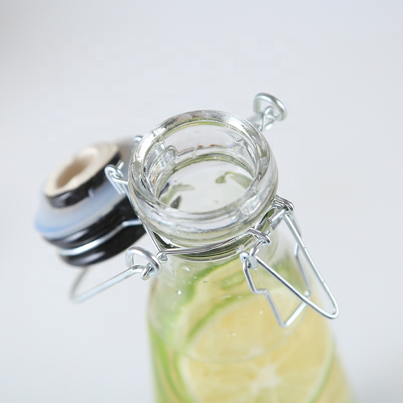 Empty 500ml 1000ml beverage bottle