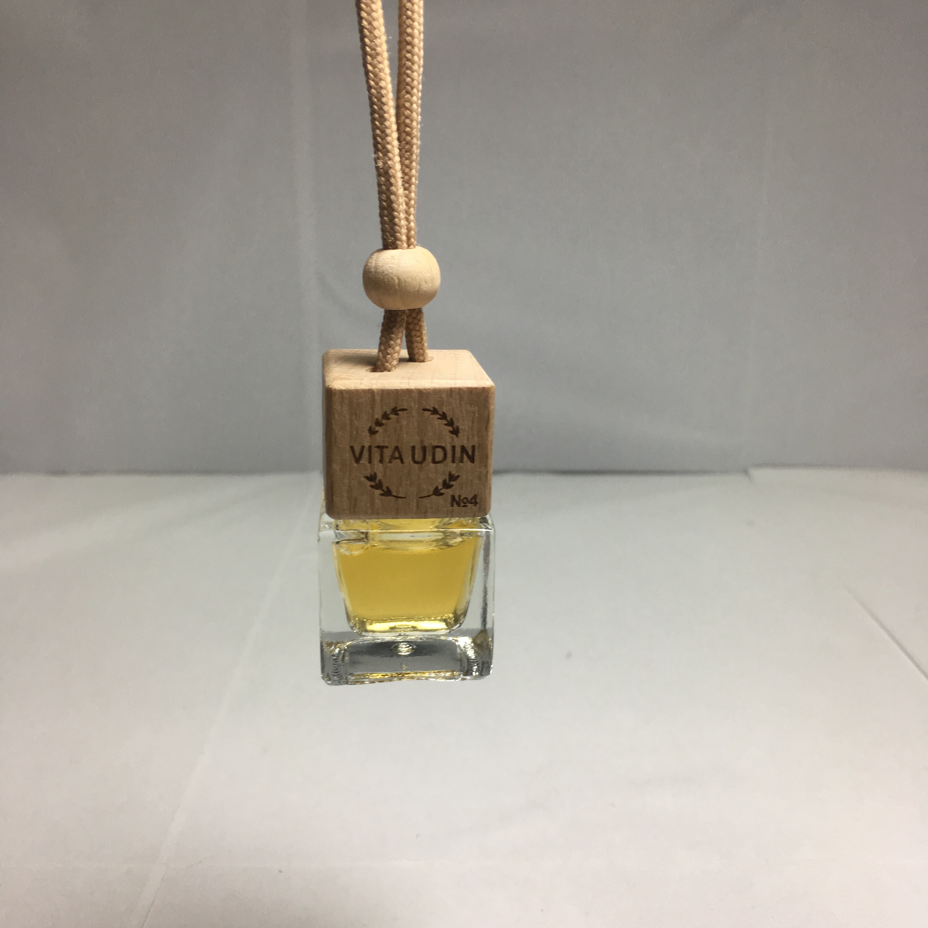 Empty 5ml 6ml 7ml 8ml Car hanging square perfume diffuser bottle with wooden cap