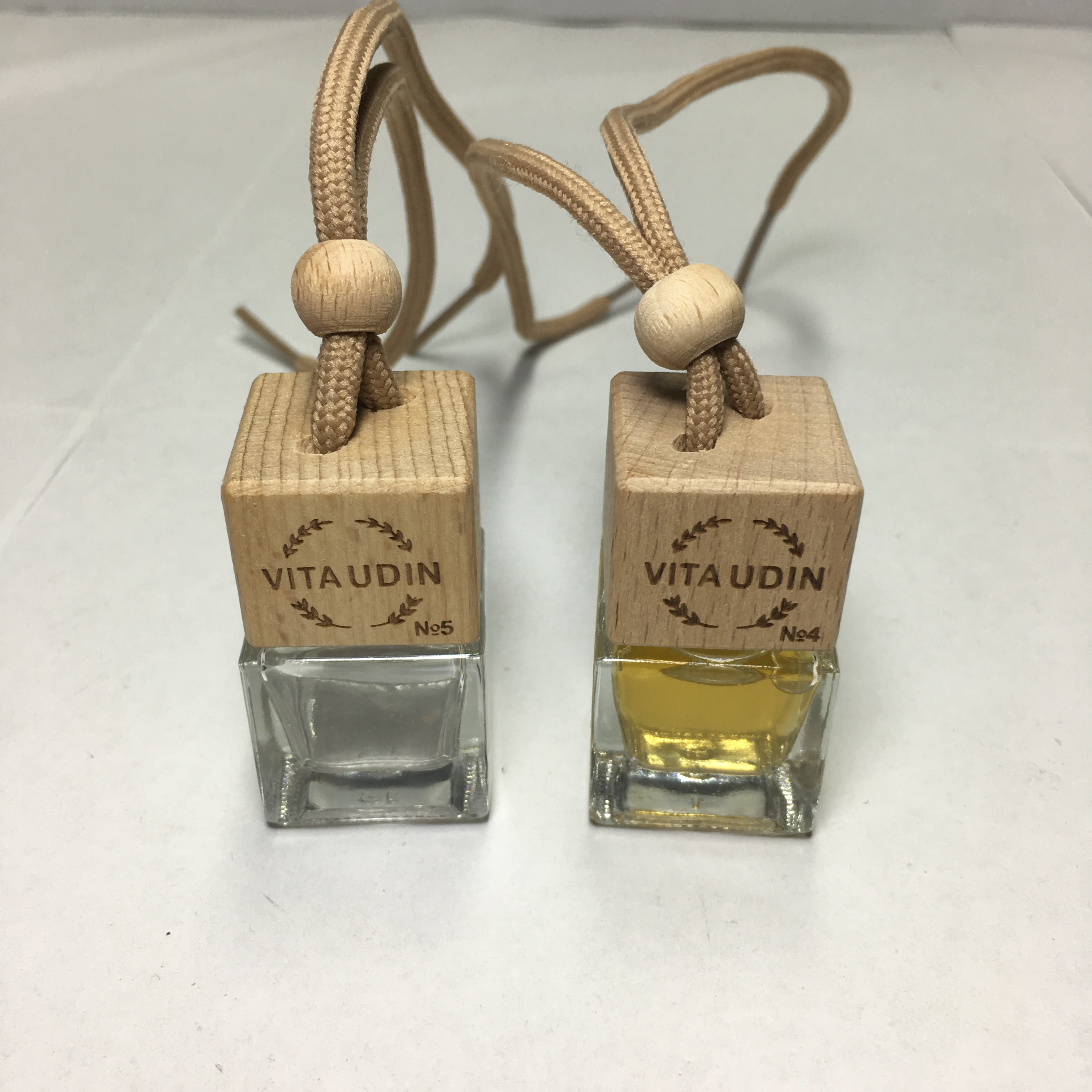 Empty 5ml 6ml 7ml 8ml Car hanging square perfume diffuser bottle with wooden cap