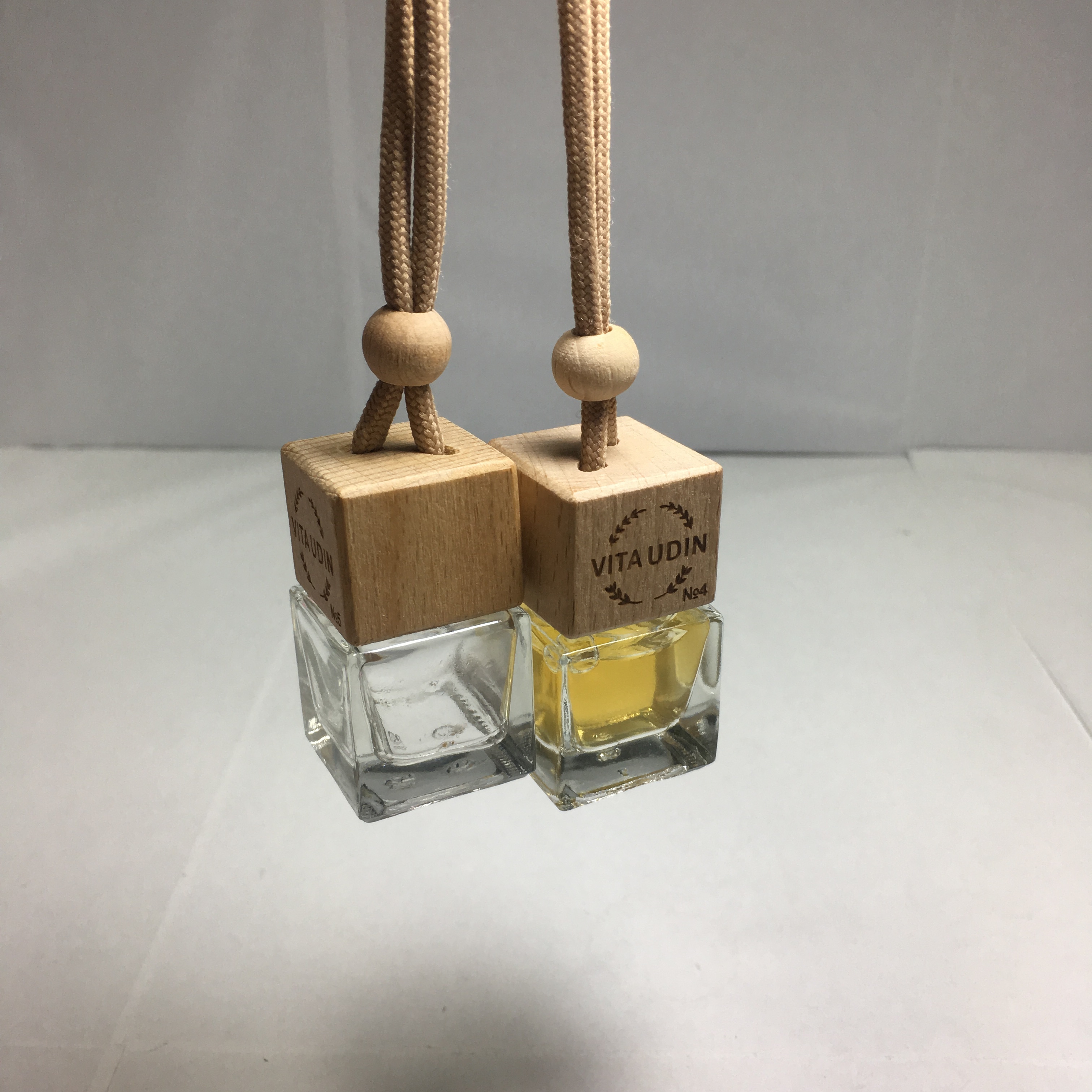 Empty 5ml 6ml 7ml 8ml Car hanging square perfume diffuser bottle with wooden cap