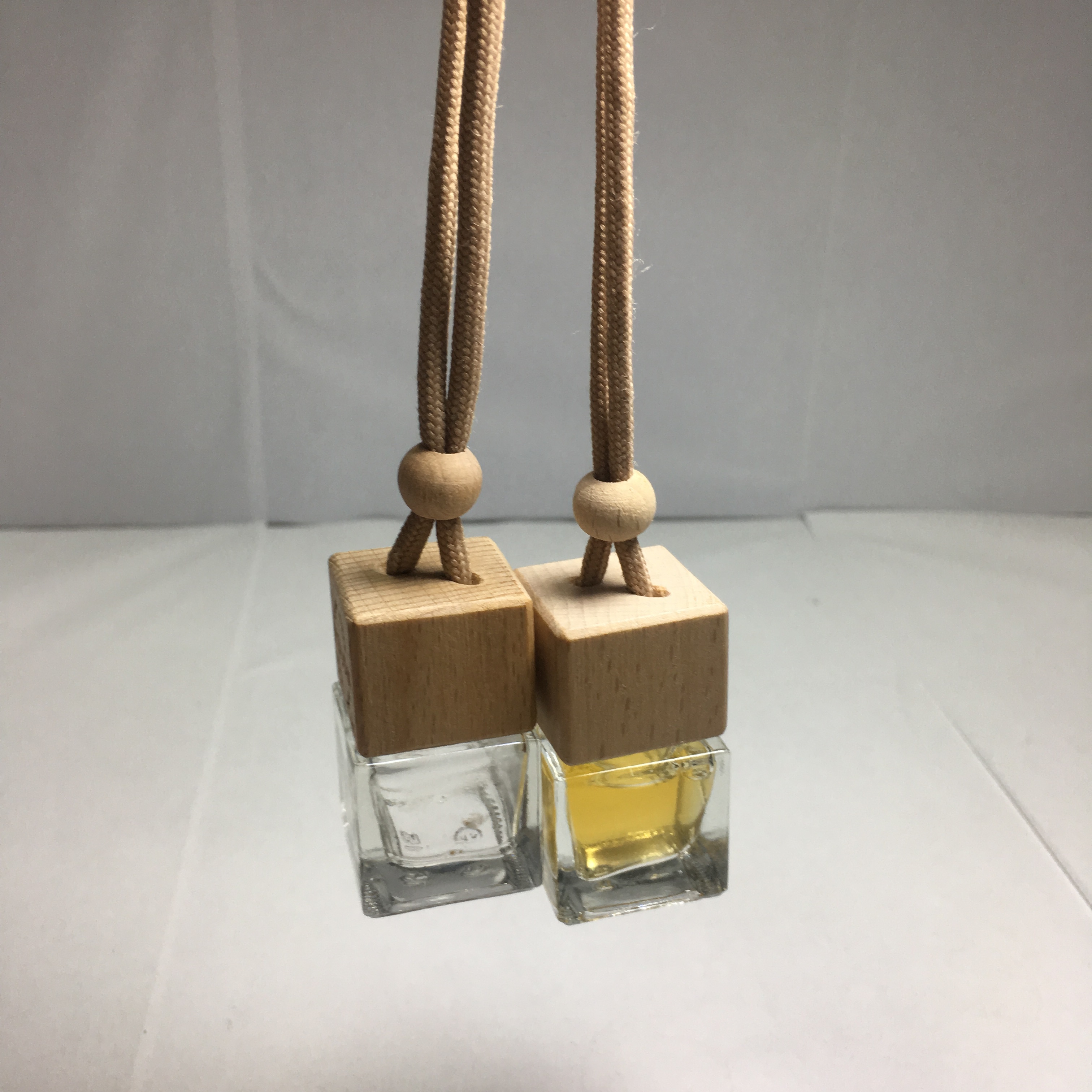 Empty 5ml 6ml 7ml 8ml Car hanging square perfume diffuser bottle with wooden cap