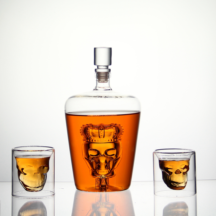 Empty Handmade glass skull bottles liquor bottle glass with glass lid for the rum gin bottle