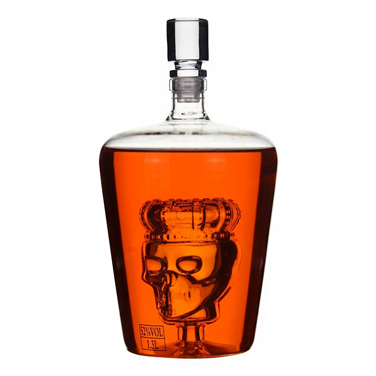 Empty Handmade glass skull bottles liquor bottle glass with glass lid for the rum gin bottle