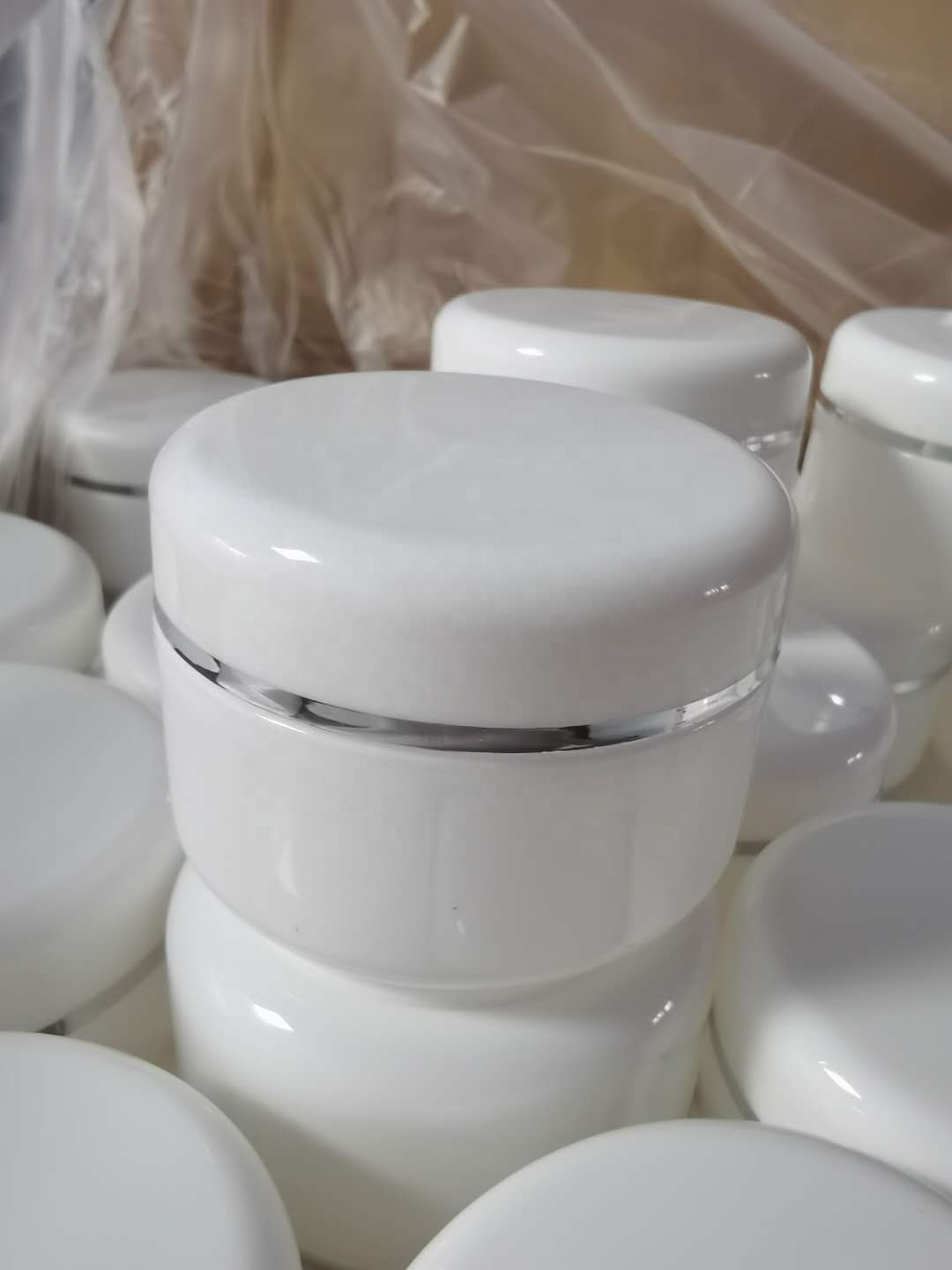 Empty White Silver Edge Portable Refillable Plastic Cosmetic Makeup Face Cream Jar