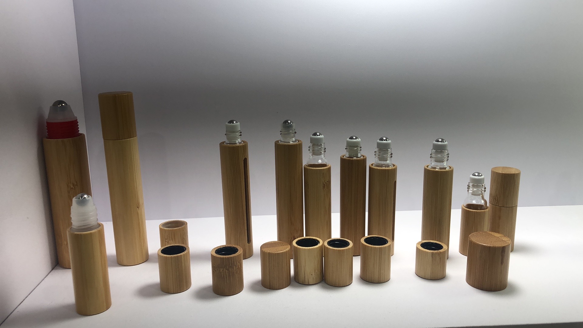 Empty cosmetic eye cream Essential oil Perfume packaging 10 ml bamboo roll on glass roller bottle