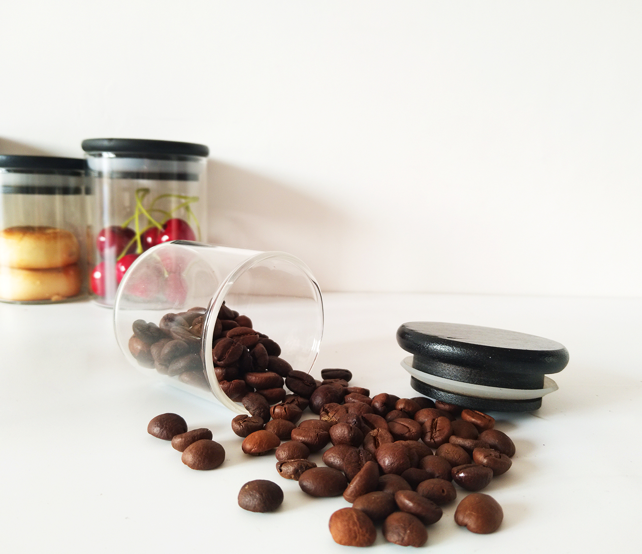 Environmentally friendly high borosilicate storage jar with black bamboo cover