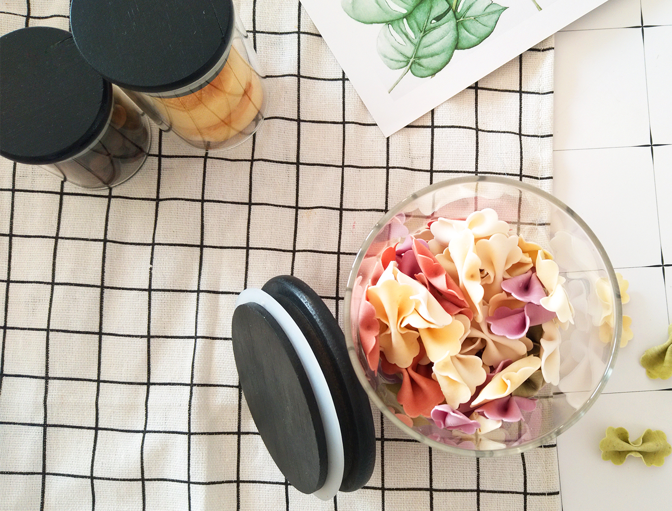 Environmentally friendly high borosilicate storage jar with black bamboo cover