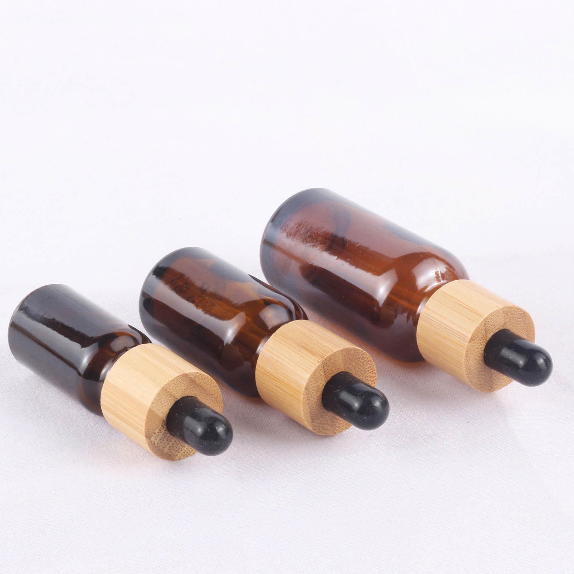 Essential Oil Glass Container Pretty Round Shape 30ML Essential Oil Bottles With Bamboo Wooden Cap Dropper