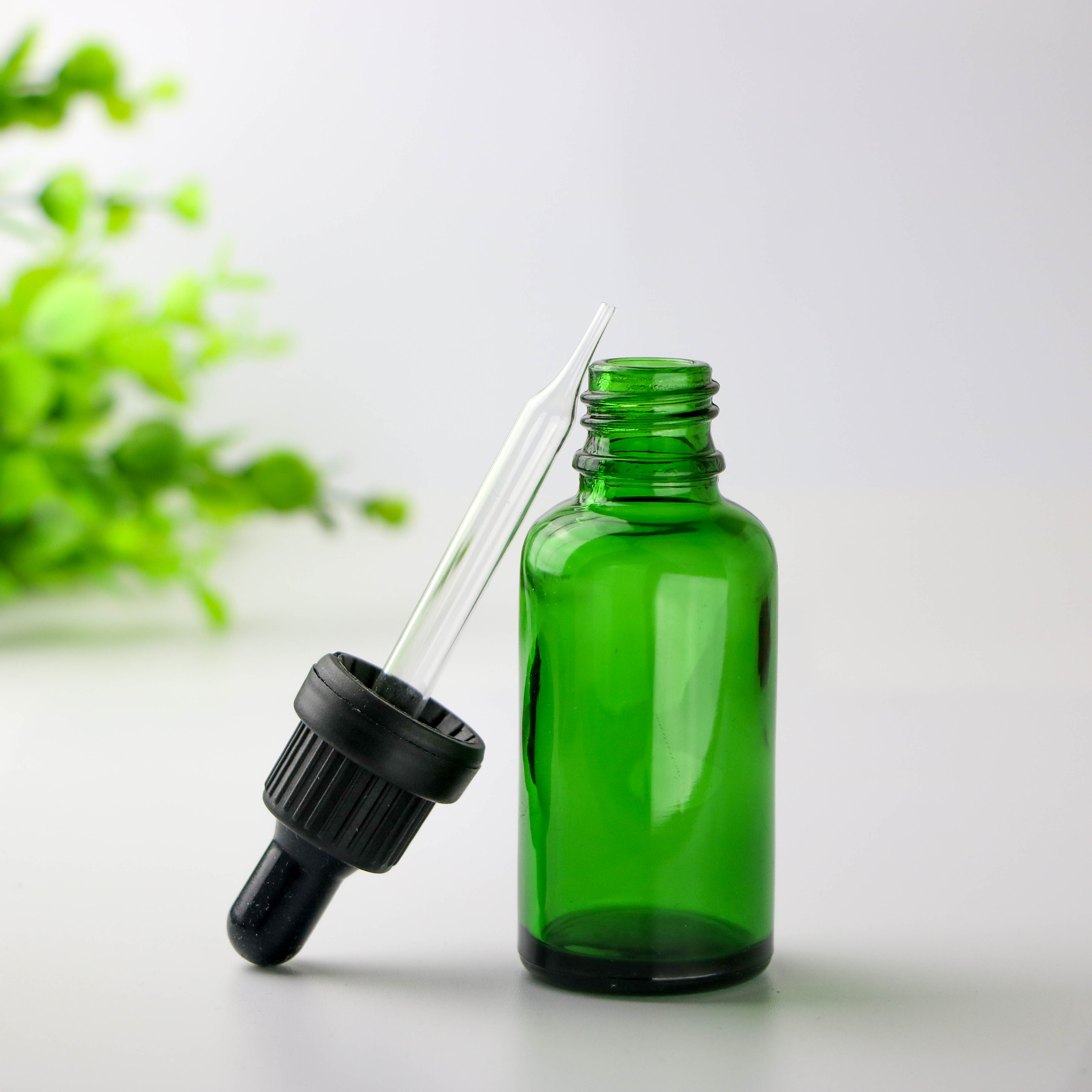 European hot sale e liquid round transparent green blue glass dropper bottle with childproof black cap