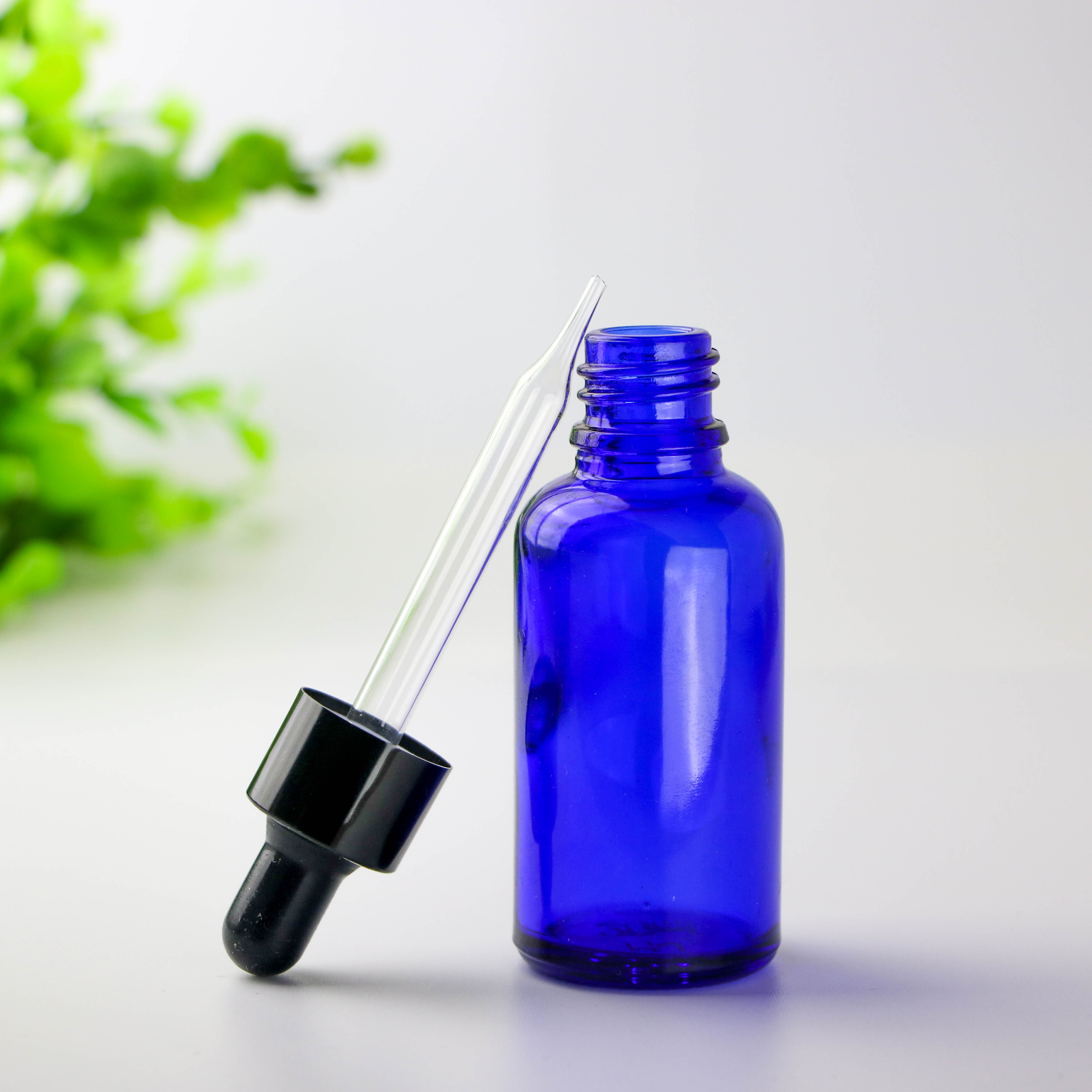 European hot sale e liquid round transparent green blue glass dropper bottle with childproof black cap