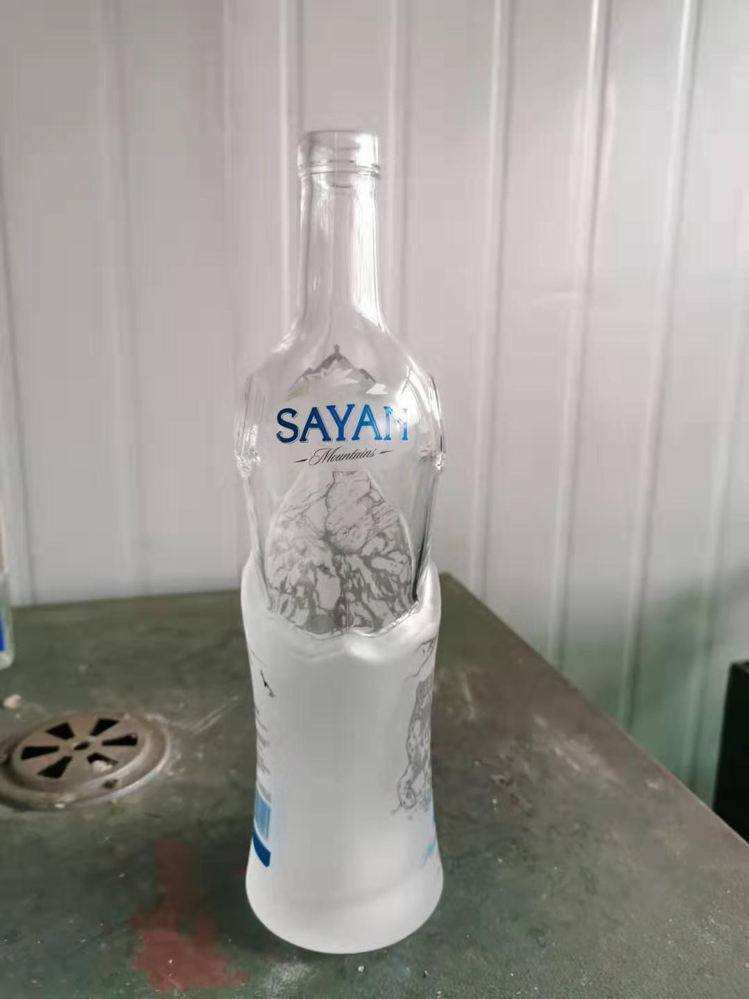 Factory 750ml fancy vodka bottle in China