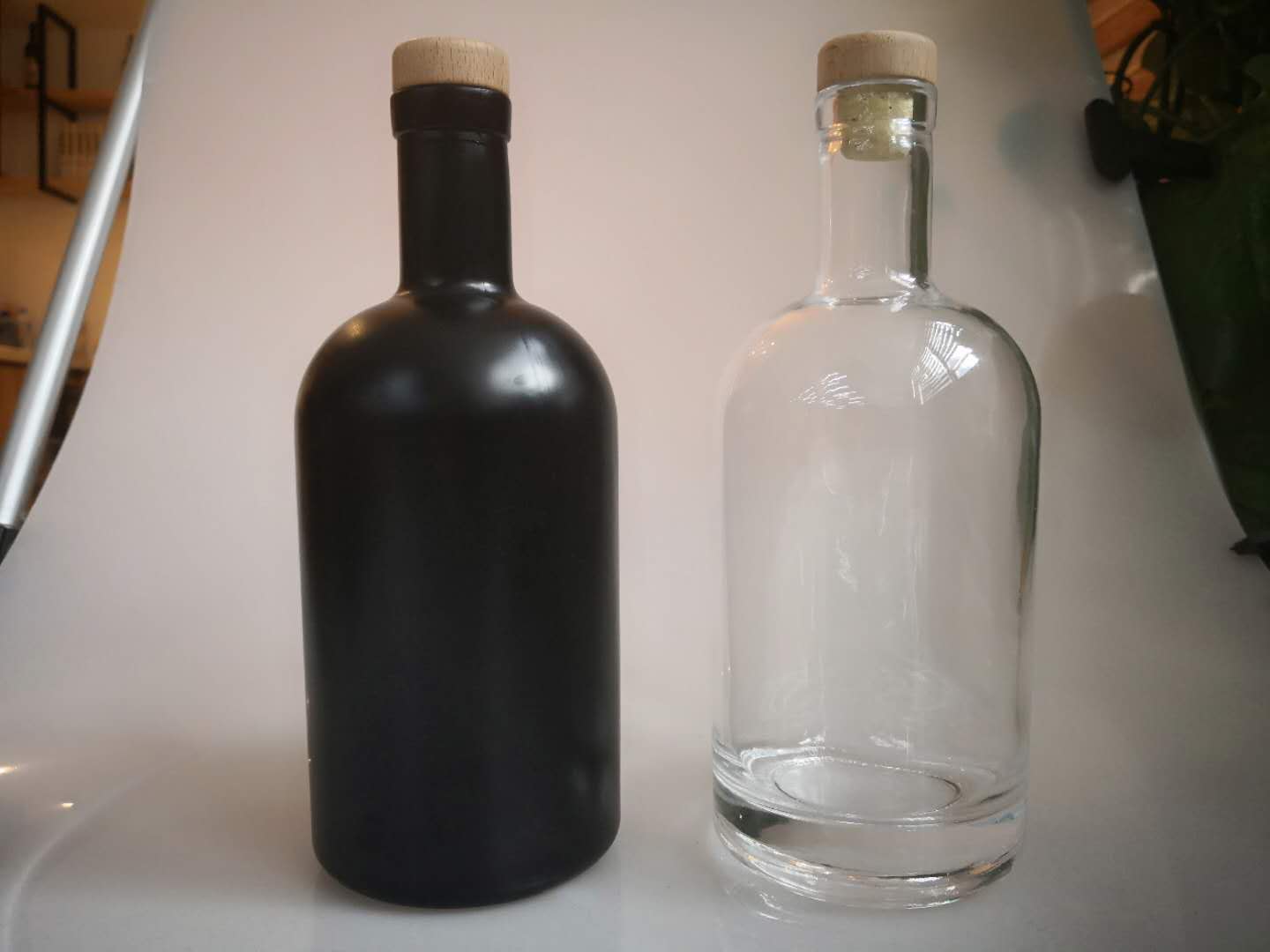 Factory 750ml fancy vodka bottle in China