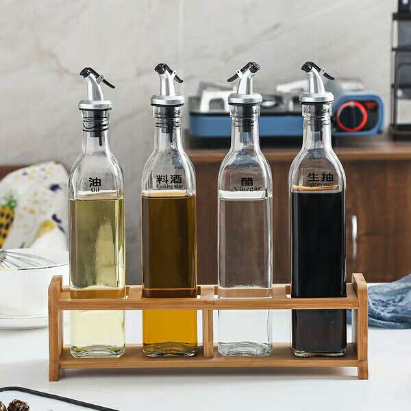 Factory Manufactured Wholesale Empty Vinegar Glass with Spray Pourer Lid Olive Oil Bottle