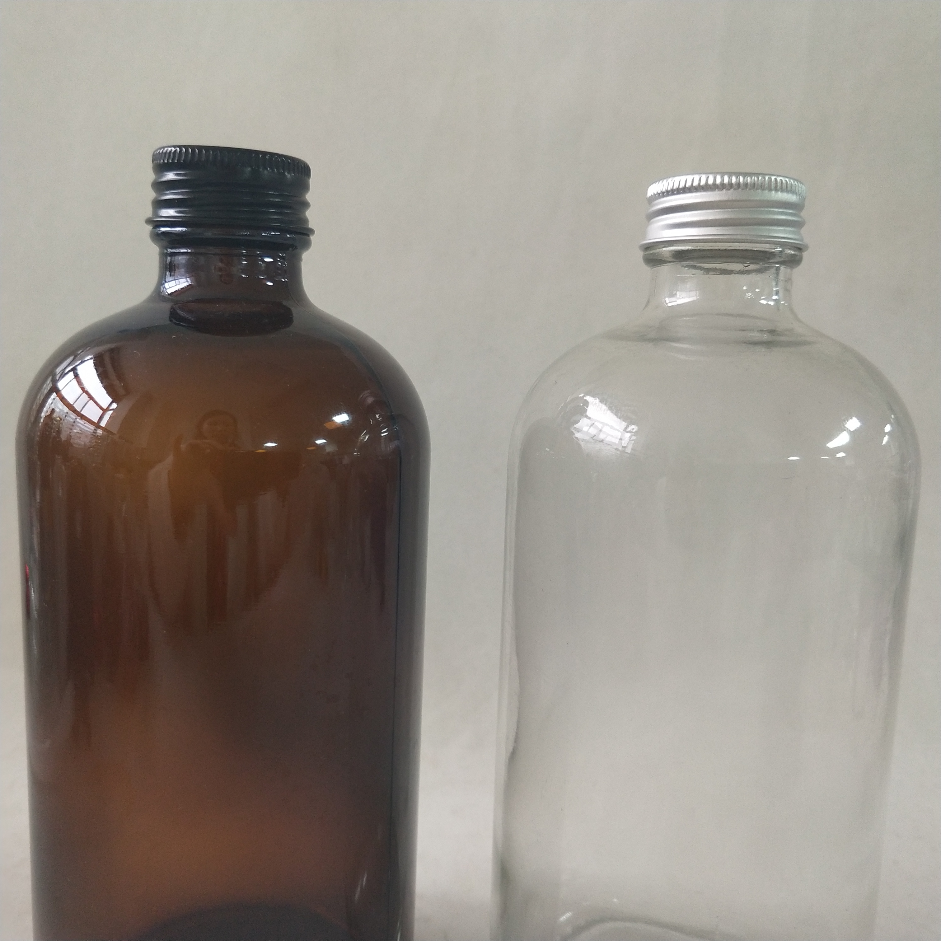 Factory Price 250 ml 500 ml 1000 ml Amber Juice Round Shape Boston Glass Bottles With Aluminum Lids