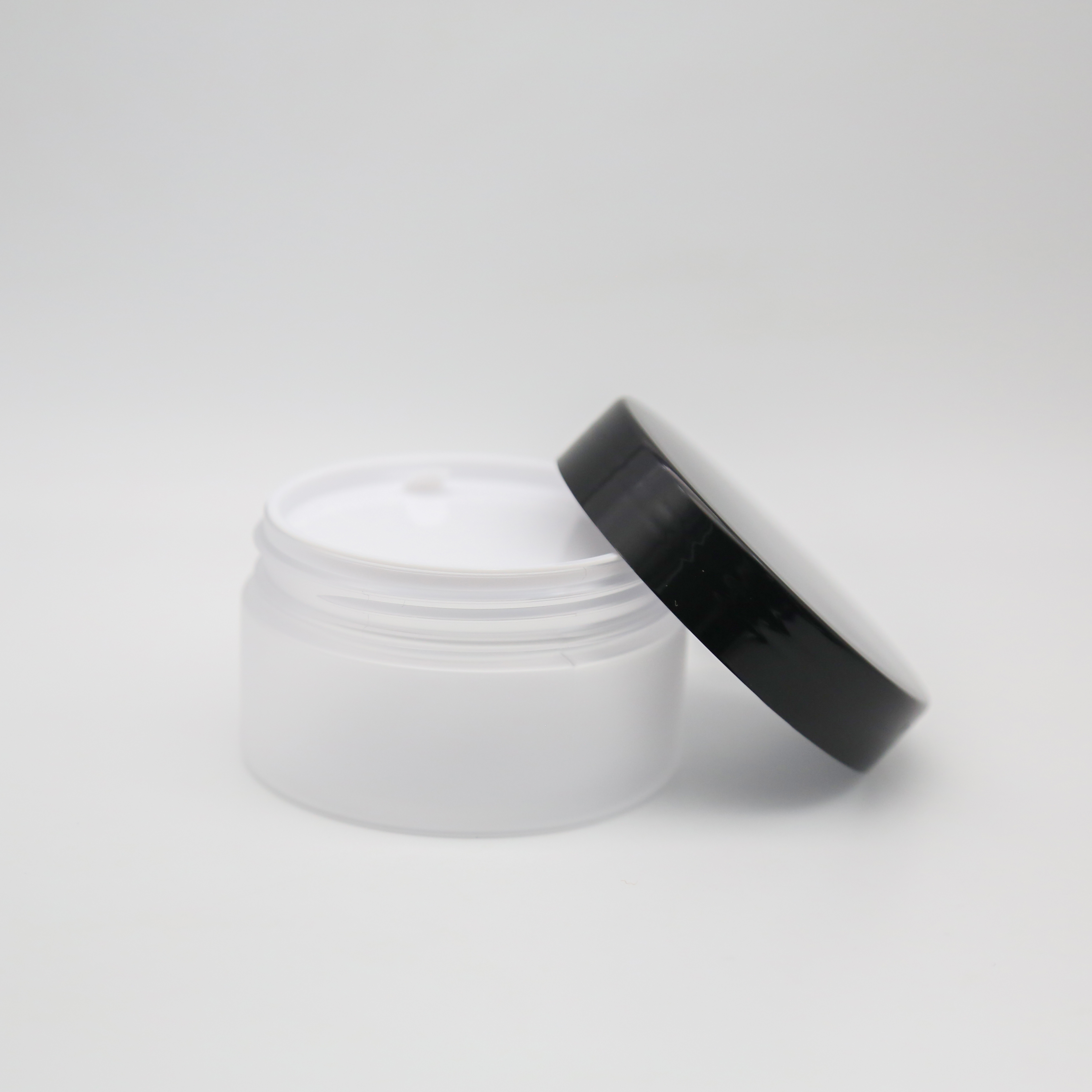 Factory Price Durable Cosmetic Glass Jar With Golden Cap