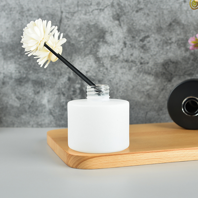 Factory Price Large Quantity In Stock Aromatherapy Essential Oil Perfume Matte Black Empty 100ml Reed Diffuser Glass Bottle