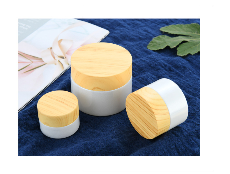 Factory Supply 50g Cream Wooden Cap Bottle Cosmetics Bottle Skin Care Bottles
